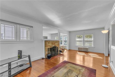 17412 Bradgate Avenue Cleveland OH 44111
