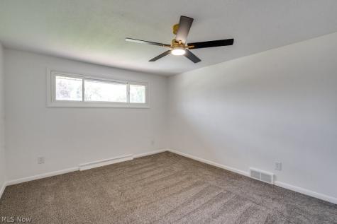 3877 Grove Street NE Canton OH 44721