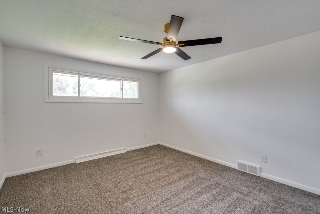 3877 Grove Street NE Canton OH 44721