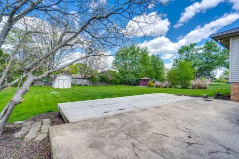 3877 Grove Street NE Canton OH 44721
