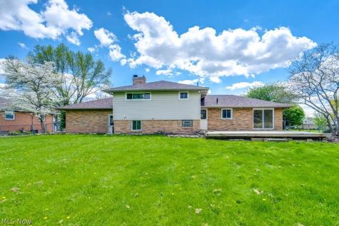 3877 Grove Street NE Canton OH 44721