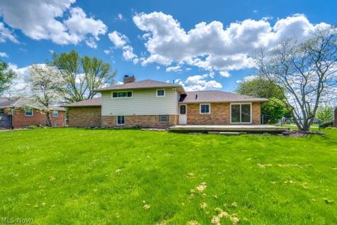 3877 Grove Street NE Canton OH 44721