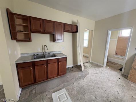 1210 Lawrence Road NE Canton OH 44705