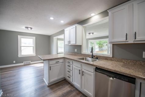 2415 Snyder Avenue NE Canton OH 44714