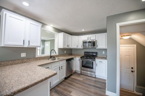 2415 Snyder Avenue NE Canton OH 44714