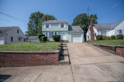 2415 Snyder Avenue NE Canton OH 44714