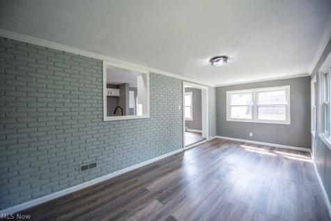 2415 Snyder Avenue NE Canton OH 44714
