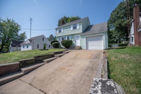 2415 Snyder Avenue NE Canton OH 44714