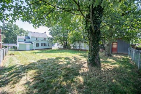 2415 Snyder Avenue NE Canton OH 44714