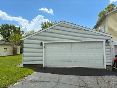 1023 South Street Niles OH 44446
