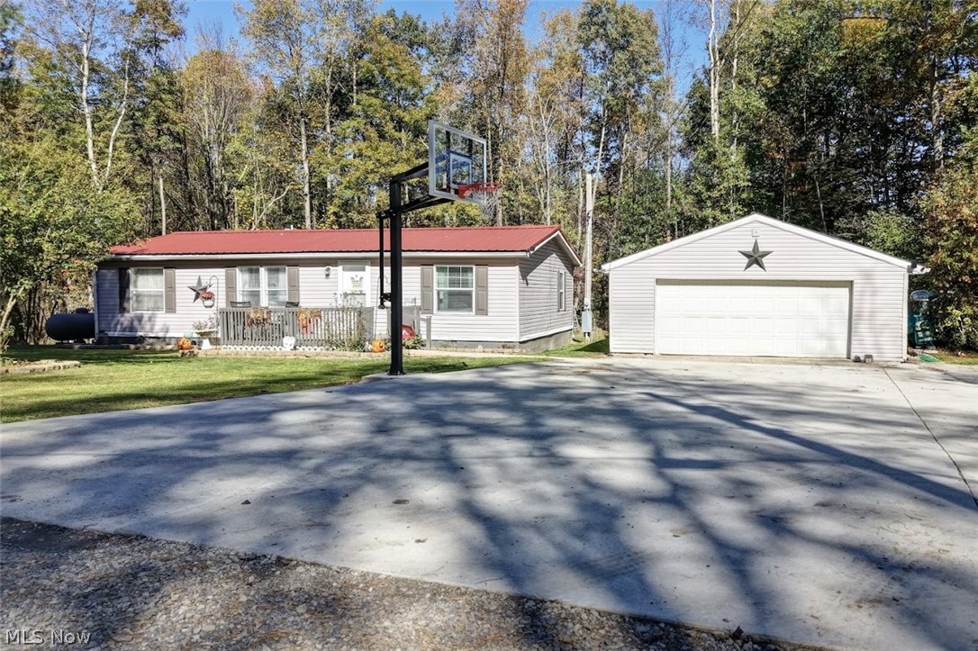 6791 Tracy Rd SE Uhrichsville OH 44683