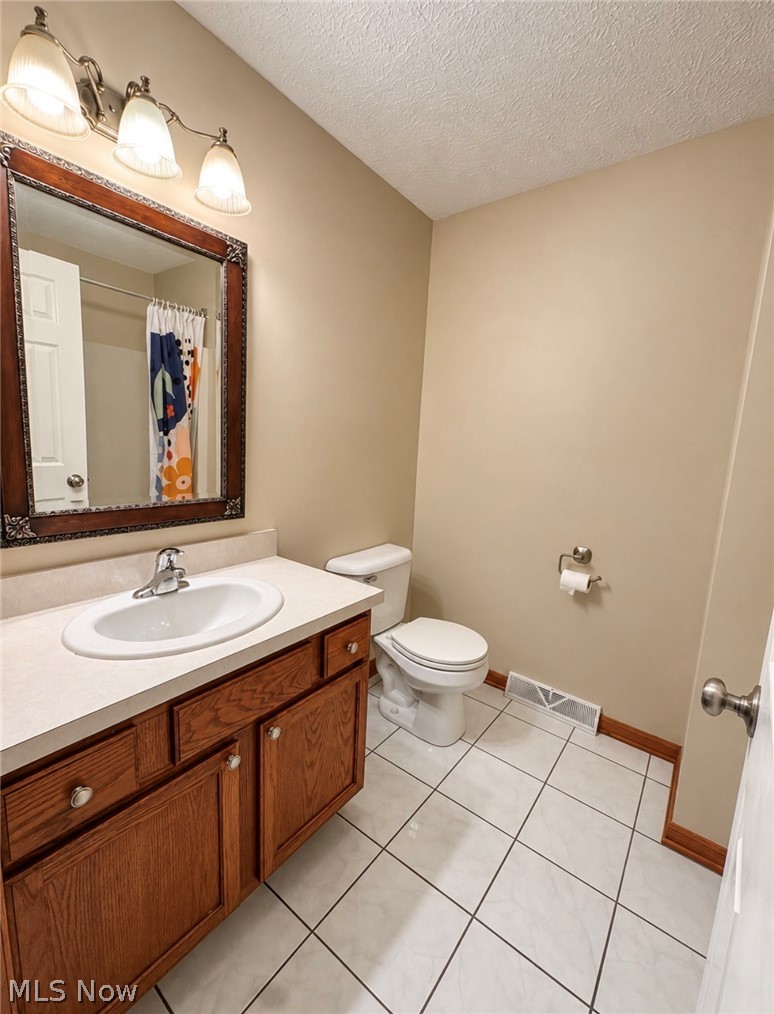 204 Finch Drive Elyria OH 44035