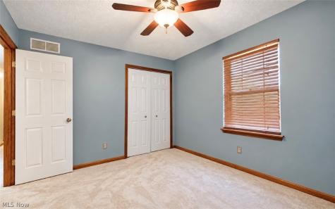 204 Finch Drive Elyria OH 44035