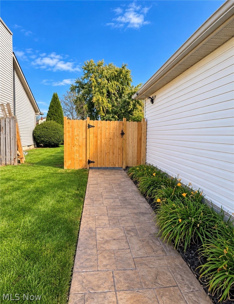 204 Finch Drive Elyria OH 44035