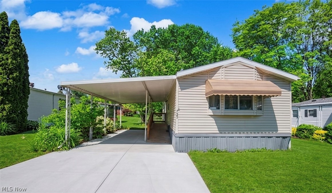 723 Country Pines Drive SW Warren OH 44481