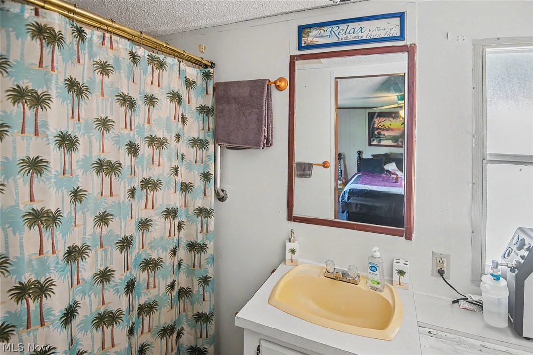 723 Country Pines Drive SW Warren OH 44481