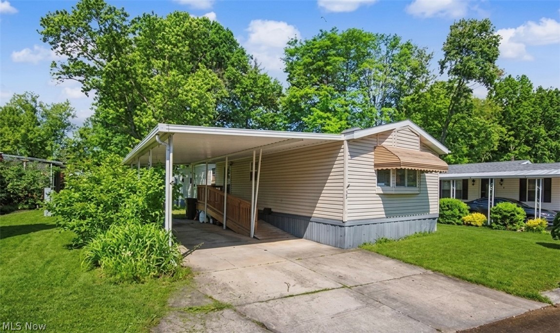 723 Country Pines Drive SW Warren OH 44481