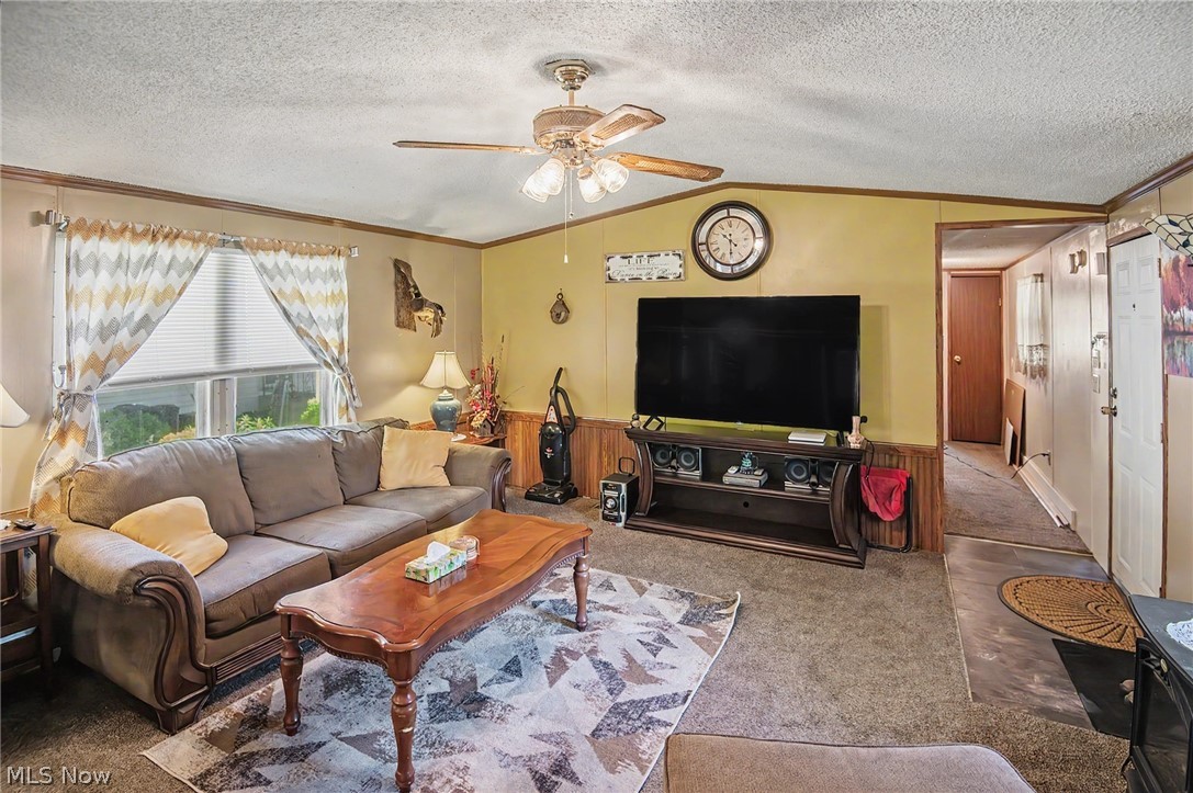 723 Country Pines Drive SW Warren OH 44481