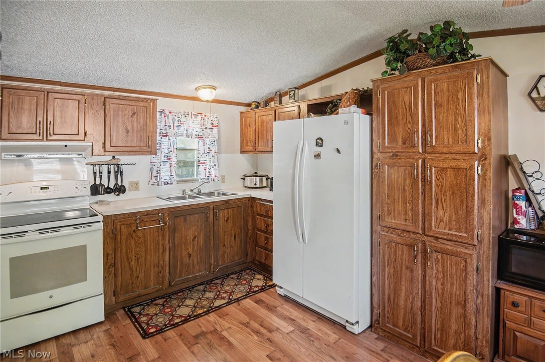 723 Country Pines Drive SW Warren OH 44481