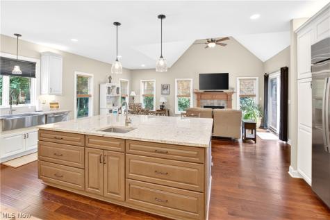 2307 Angela Vista Drive Hinckley OH 44233
