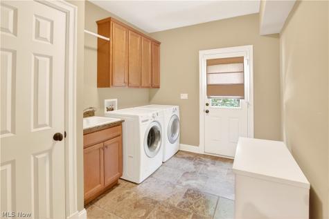 2307 Angela Vista Drive Hinckley OH 44233