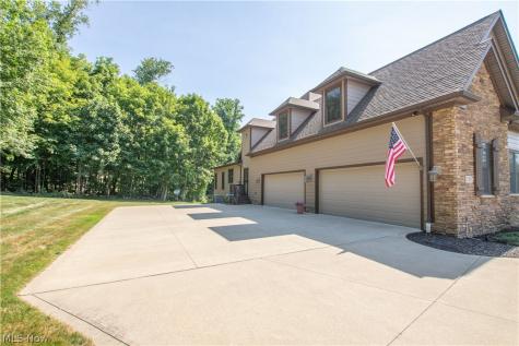 2307 Angela Vista Drive Hinckley OH 44233