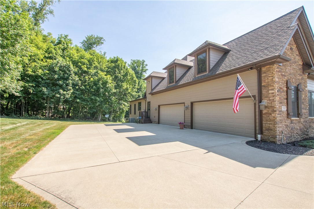 2307 Angela Vista Drive Hinckley OH 44233