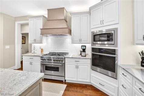 2307 Angela Vista Drive Hinckley OH 44233