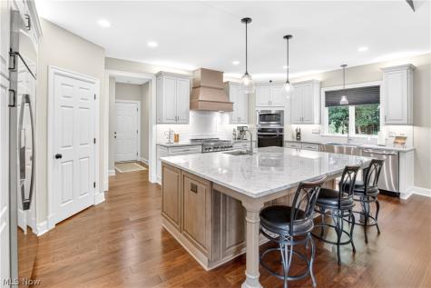 2307 Angela Vista Drive Hinckley OH 44233