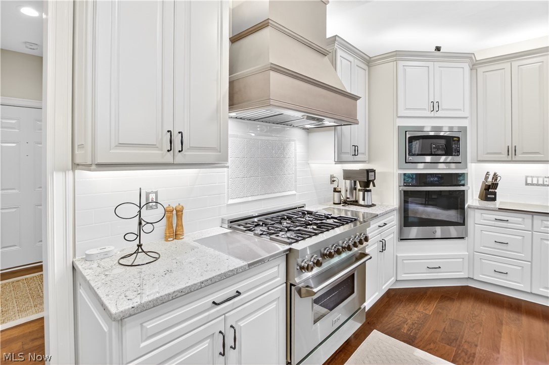 2307 Angela Vista Drive Hinckley OH 44233