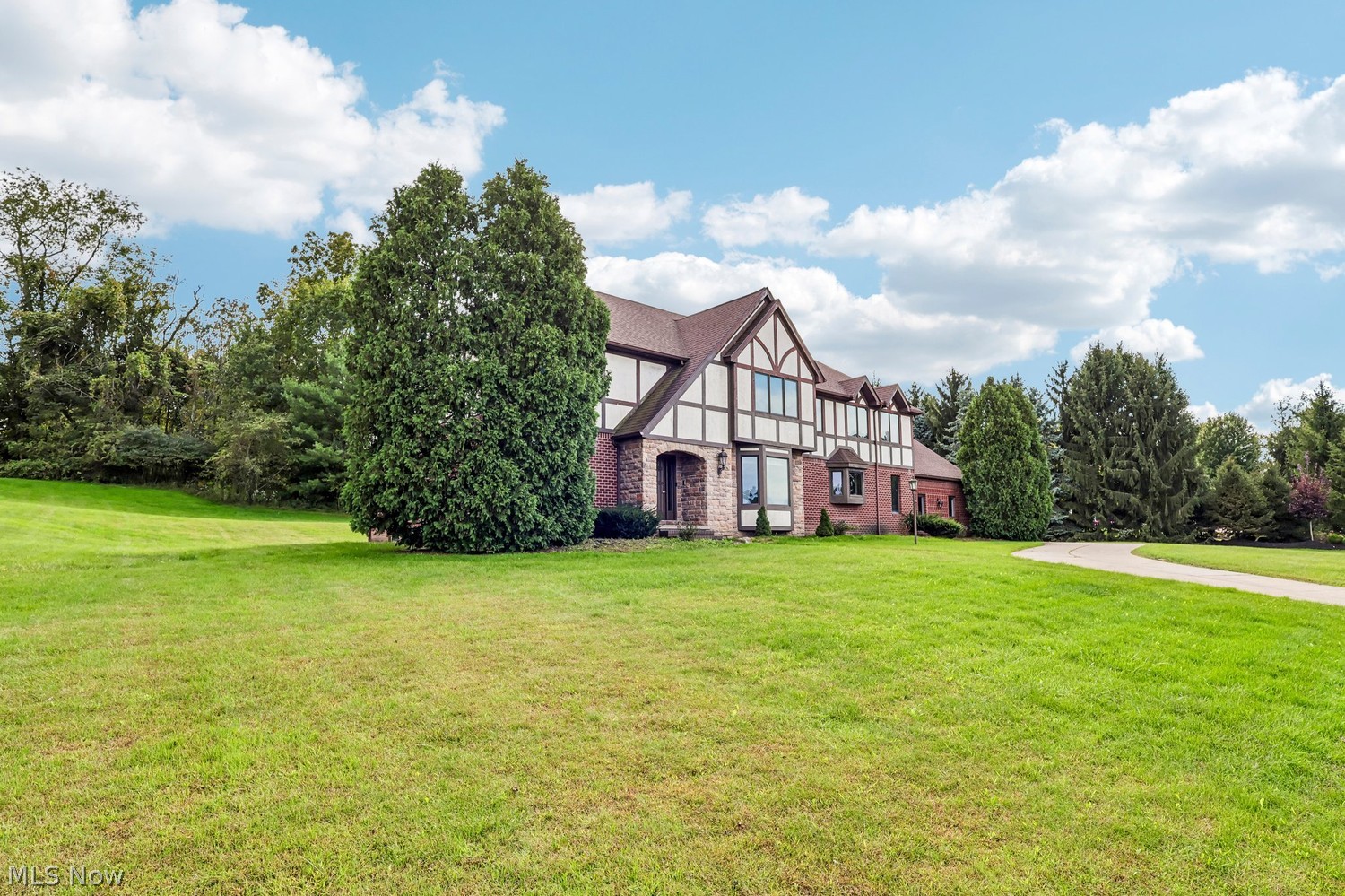 4700 Barnsleigh Drive Akron OH 44333