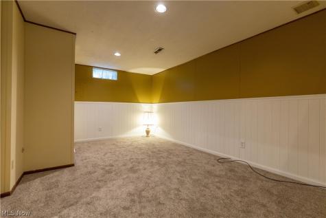 1925 Quayle Drive Akron OH 44312