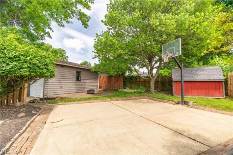 1925 Quayle Drive Akron OH 44312
