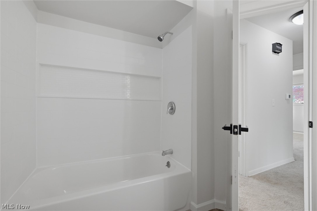 2105 Stewart Drive NW Warren OH 44485