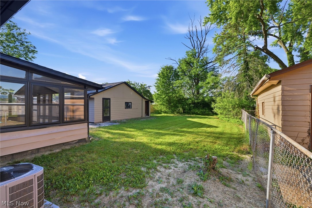 2105 Stewart Drive NW Warren OH 44485