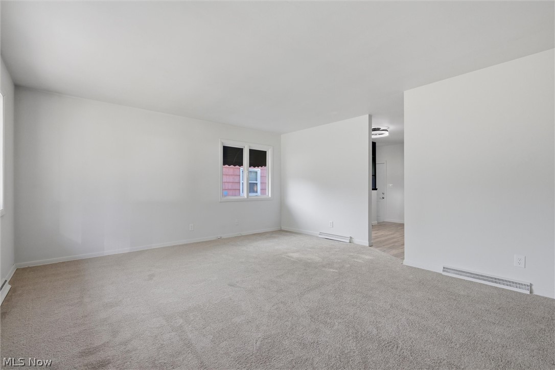 2105 Stewart Drive NW Warren OH 44485