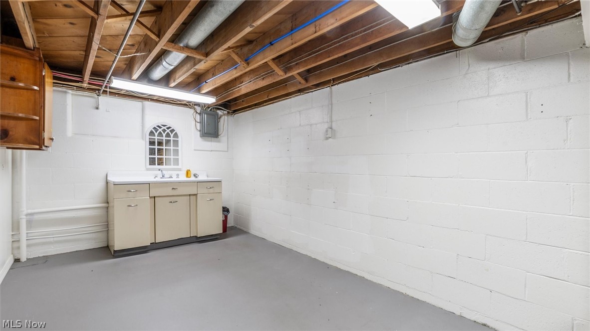 36 W 9th Street Dresden OH 43821