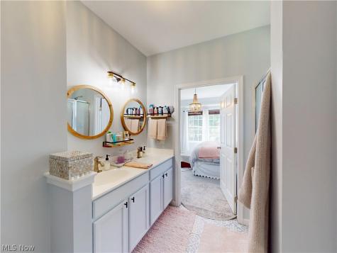 4406 Stoneledge Drive Richmond Heights OH 44143