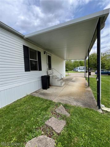 28 Thomas Boulevard NW Massillon OH 44647