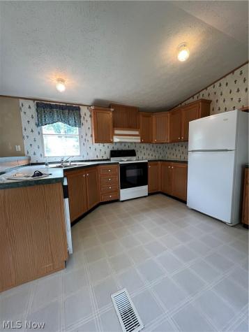 28 Thomas Boulevard NW Massillon OH 44647