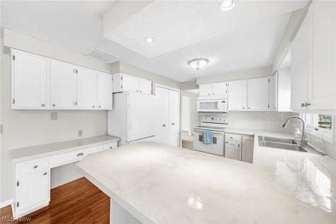 5491 Limerick Avenue NW North Canton OH 44720