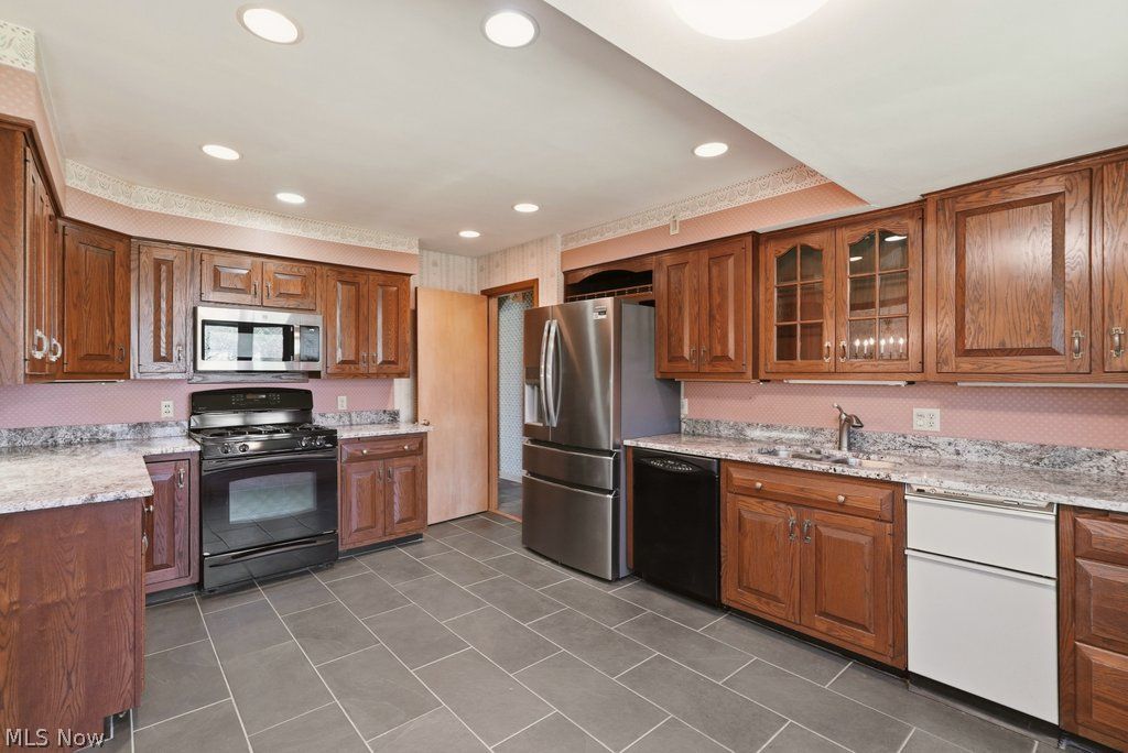171 Hiram College Drive Sagamore Hills OH 44067