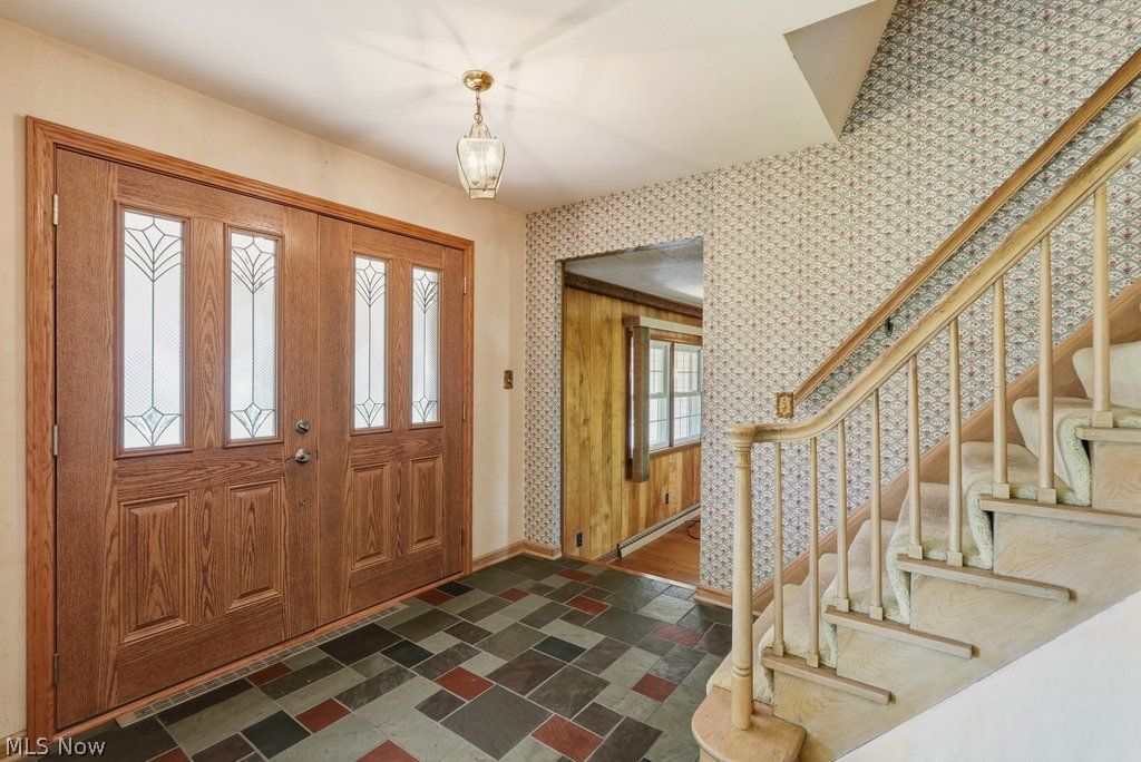 171 Hiram College Drive Sagamore Hills OH 44067
