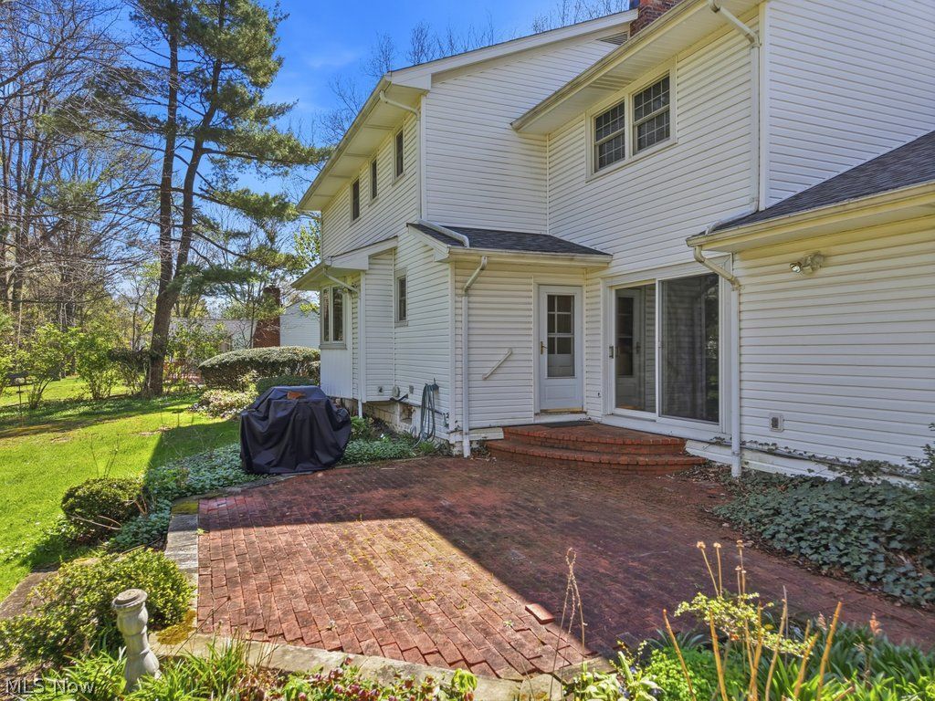 171 Hiram College Drive Sagamore Hills OH 44067