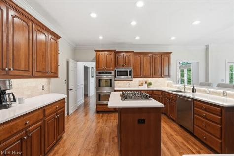 312 Aberdeen Lane Aurora OH 44202