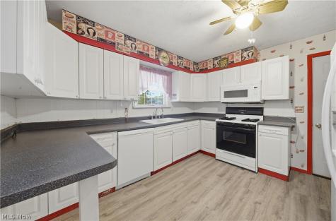 1819 Stonehenge Avenue NW Massillon OH 44646
