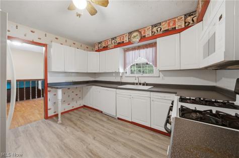 1819 Stonehenge Avenue NW Massillon OH 44646