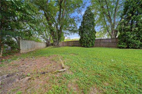 1819 Stonehenge Avenue NW Massillon OH 44646