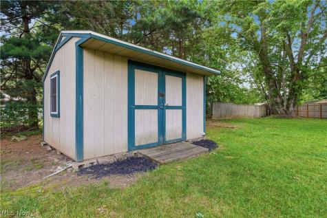 1819 Stonehenge Avenue NW Massillon OH 44646
