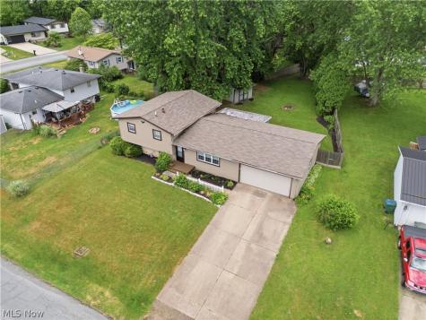 1819 Stonehenge Avenue NW Massillon OH 44646